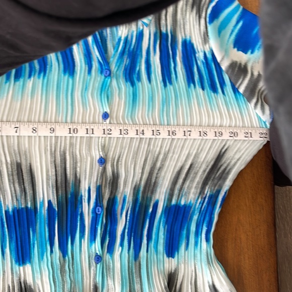 Fun vacation top - Picture 6 of 6